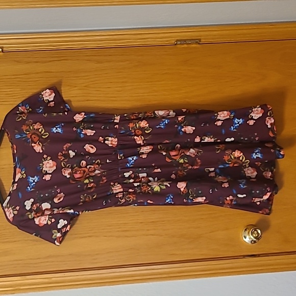 Floral Burgundy Dress Size Large With Hidden Side Pockets - Picture 3 of 5